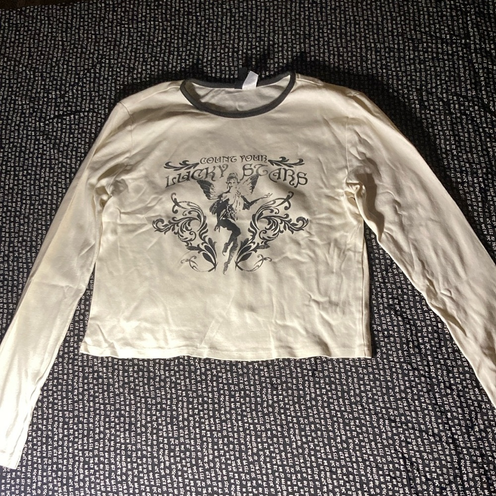 H&M Cream and Gray Graphic Long Sleeve Tee vintage style